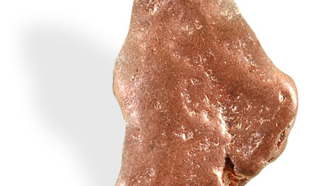 Le Cuivre, pour son action anti-inflammatoire et apaisante.